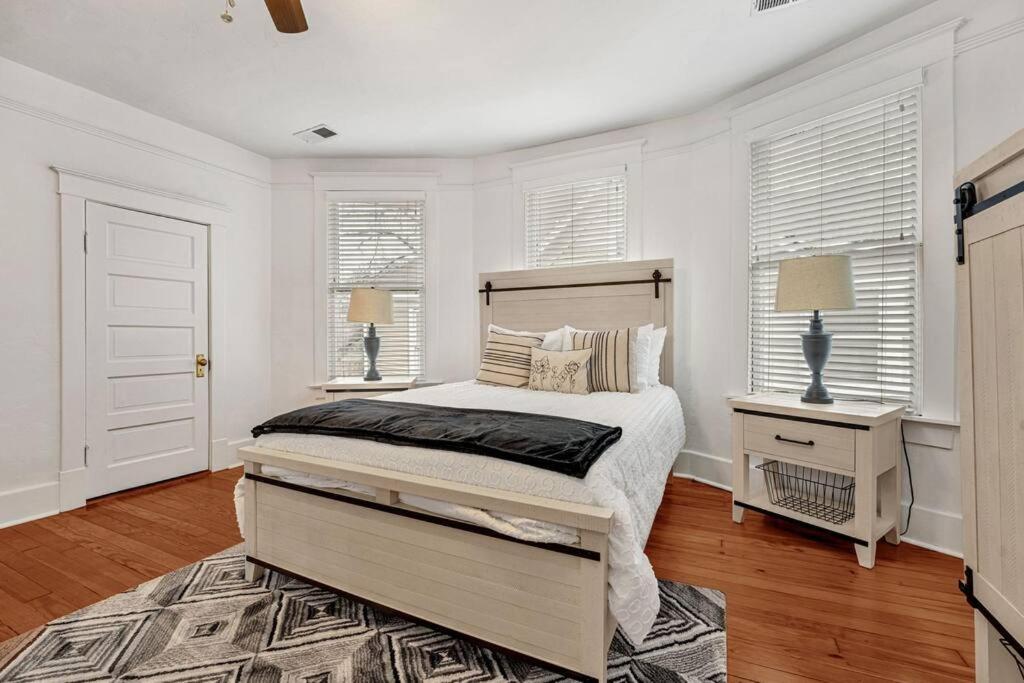 Exquisite Two-Story Home Located In Midtown Мемфис Экстерьер фото