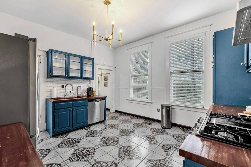 Exquisite Two-Story Home Located In Midtown Мемфис Экстерьер фото
