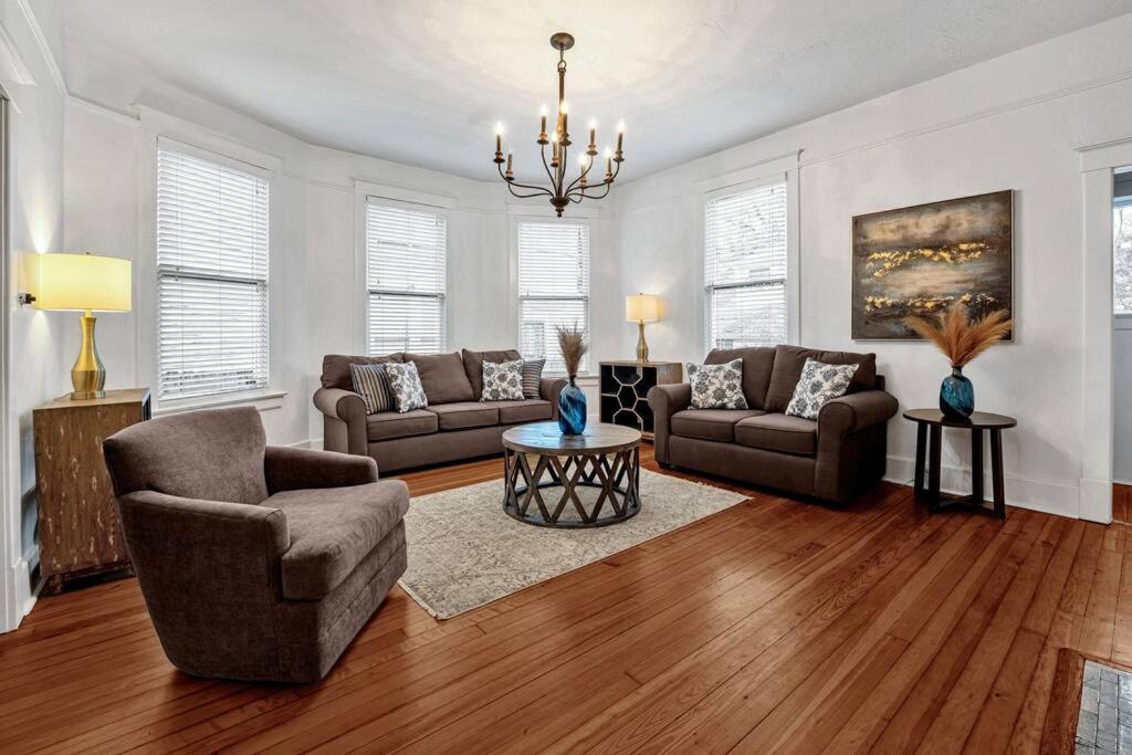 Exquisite Two-Story Home Located In Midtown Мемфис Экстерьер фото